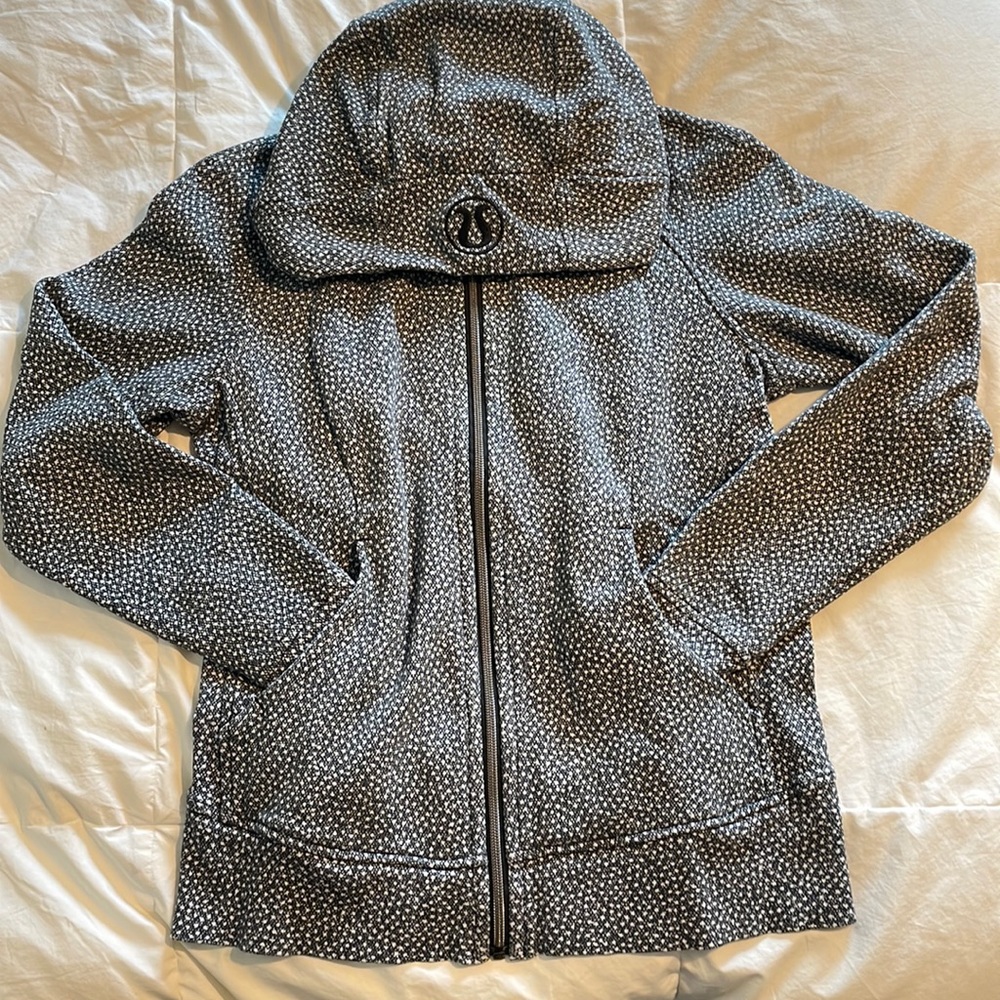 Lululemon hoodie, black and white, excellent pre owned condition. Size unknown